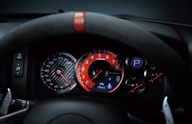 Nissan GT-R interior 