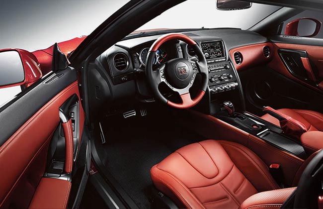 Nissan GT-R interior 